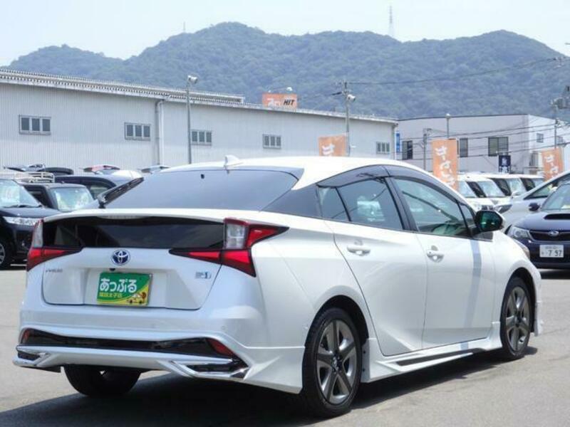 PRIUS-8