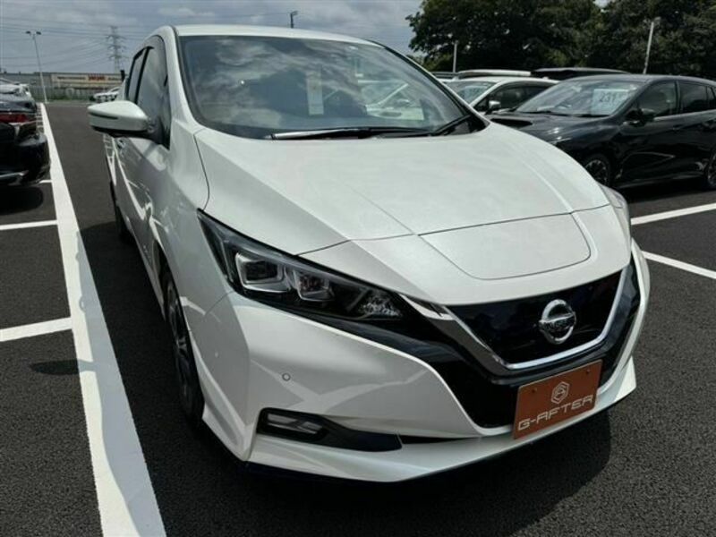 NISSAN　LEAF