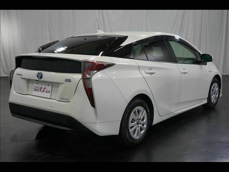 PRIUS-8