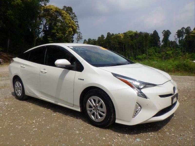 TOYOTA　PRIUS