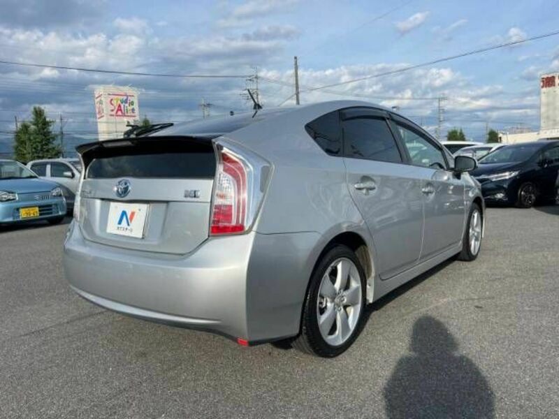 PRIUS-16