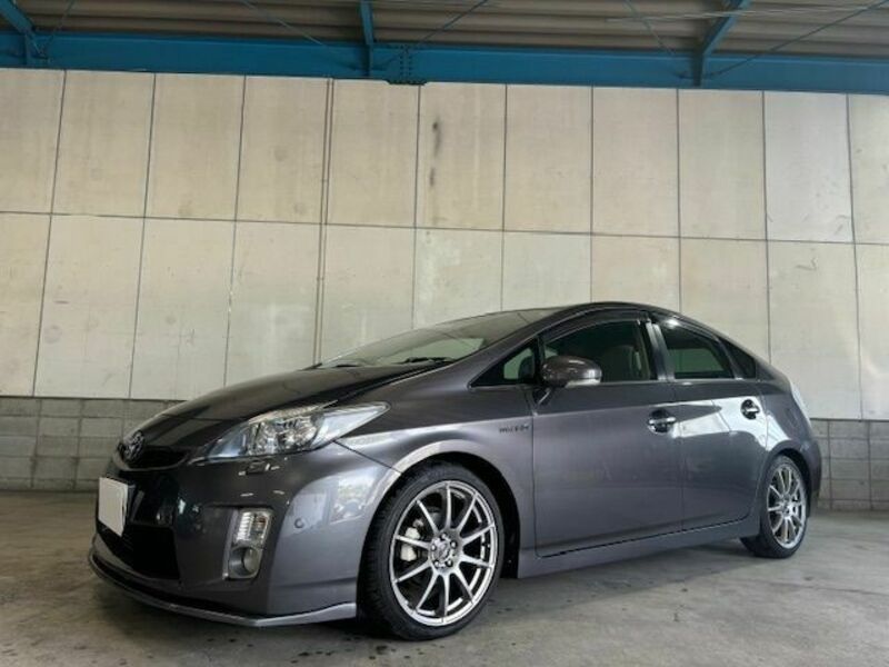 TOYOTA　PRIUS