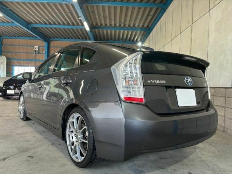 PRIUS-4