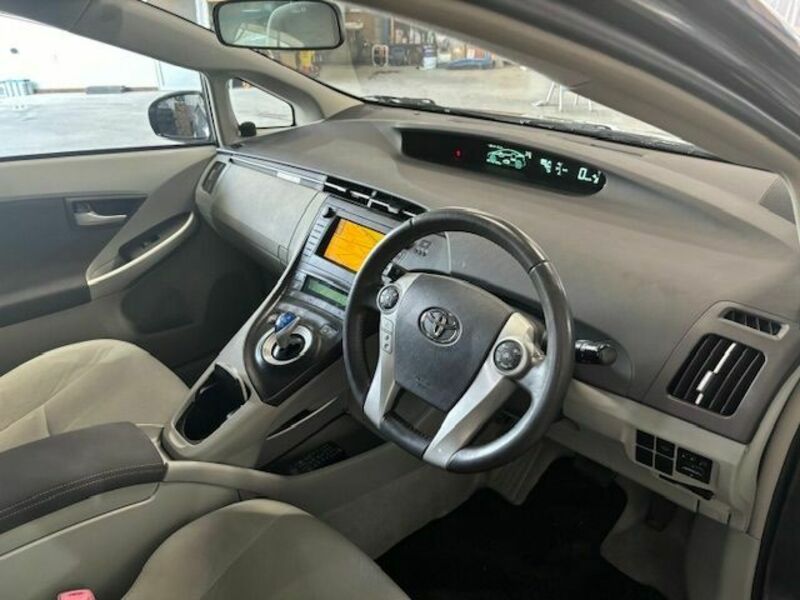 PRIUS-10