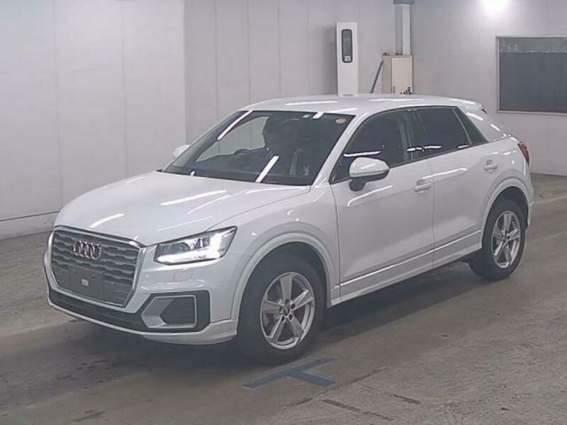 AUDI　Q2