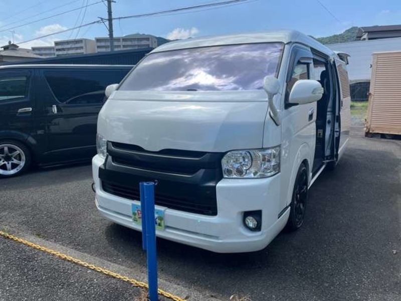 TOYOTA　HIACE