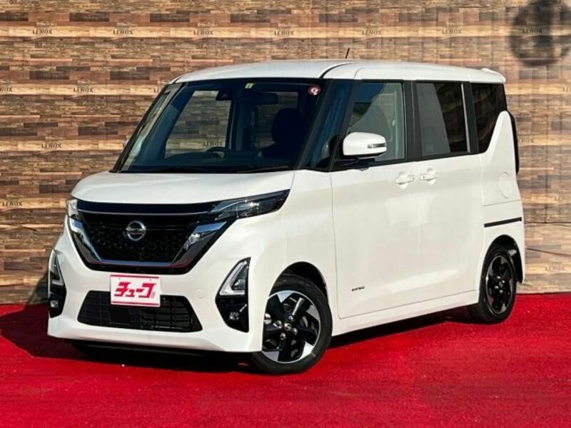 NISSAN　ROOX