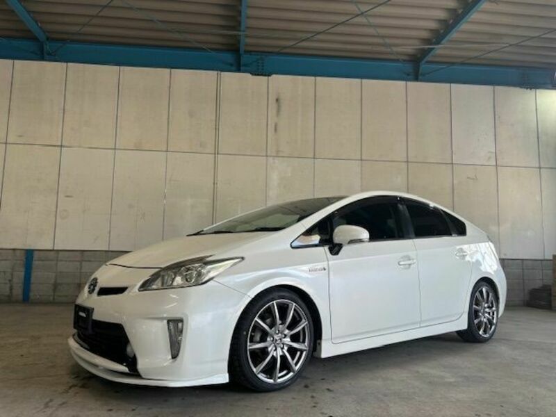 TOYOTA　PRIUS