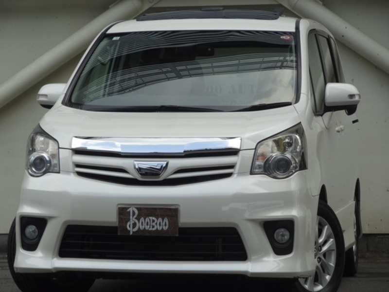 TOYOTA　NOAH