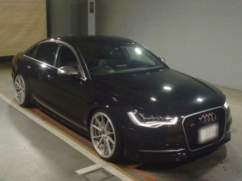 AUDI　A6