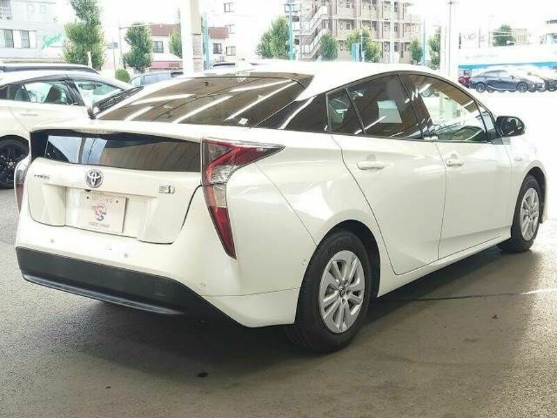 PRIUS-16