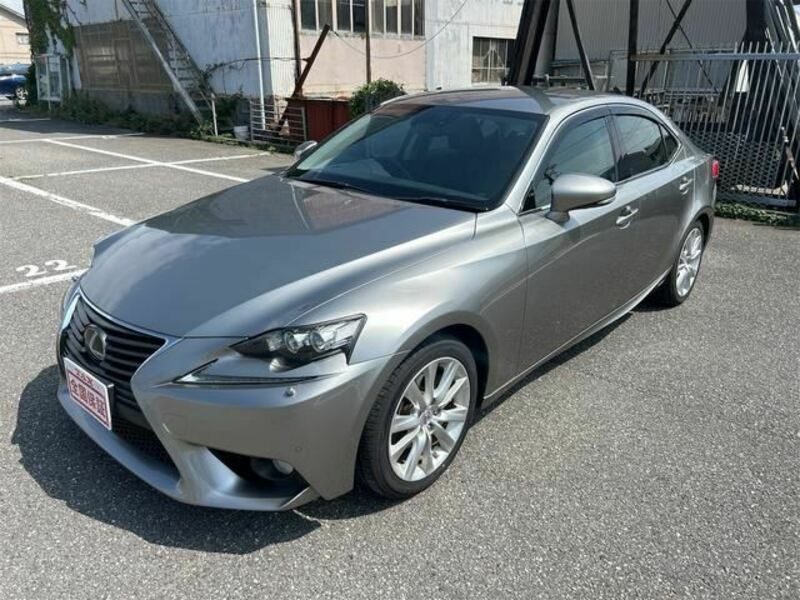 LEXUS　IS