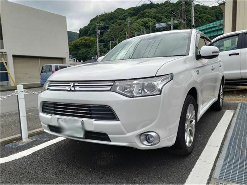 MITSUBISHI　OUTLANDER PHEV