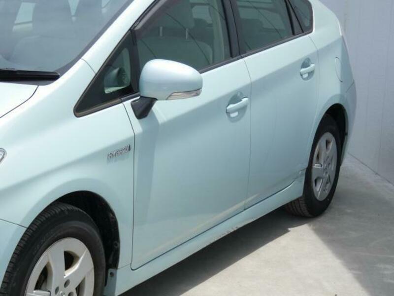 PRIUS-13