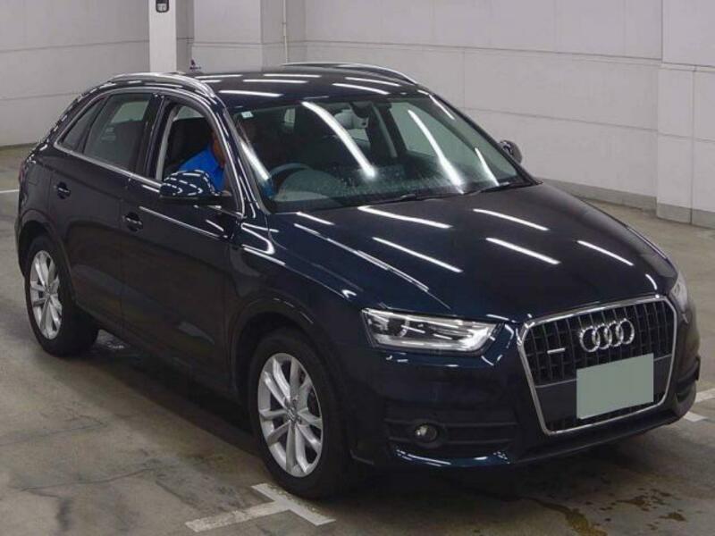 AUDI　Q3