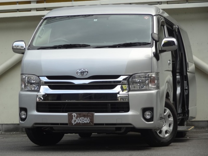 TOYOTA　HIACE