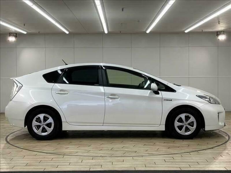 PRIUS-16