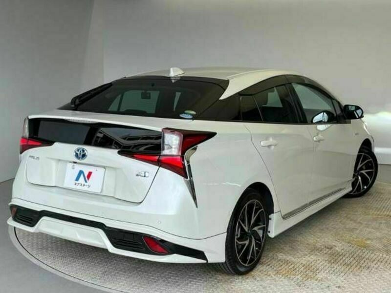 PRIUS-17