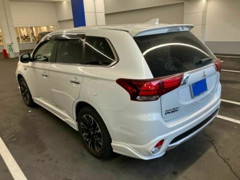 OUTLANDER PHEV-9