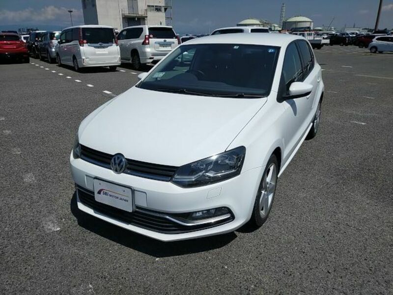 VOLKSWAGEN　POLO