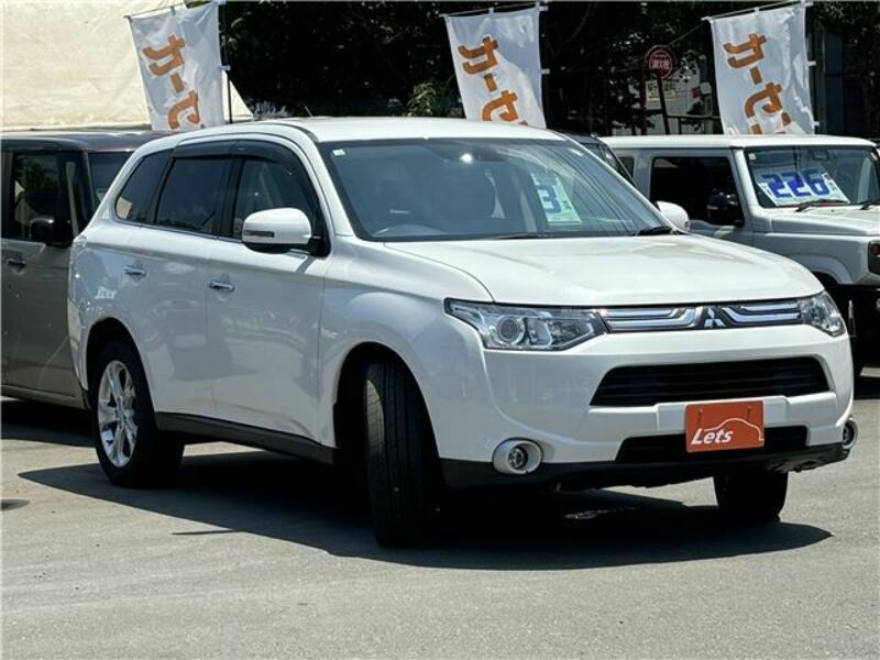 MITSUBISHI　OUTLANDER