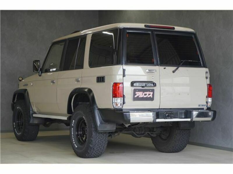 LAND CRUISER PRADO-1