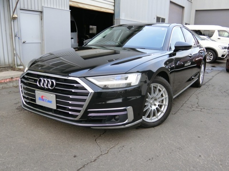 AUDI　A8