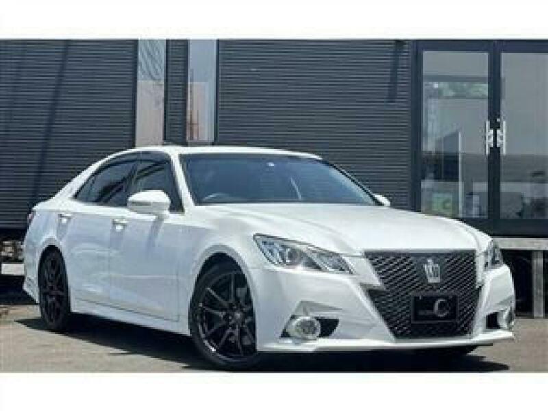 TOYOTA　CROWN