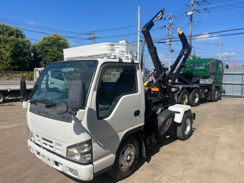 ISUZU　ELF