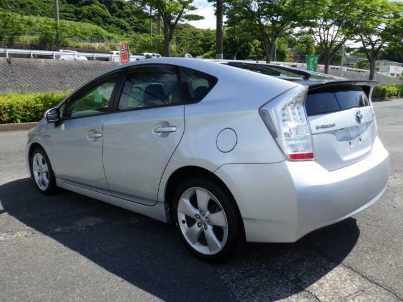 PRIUS-13