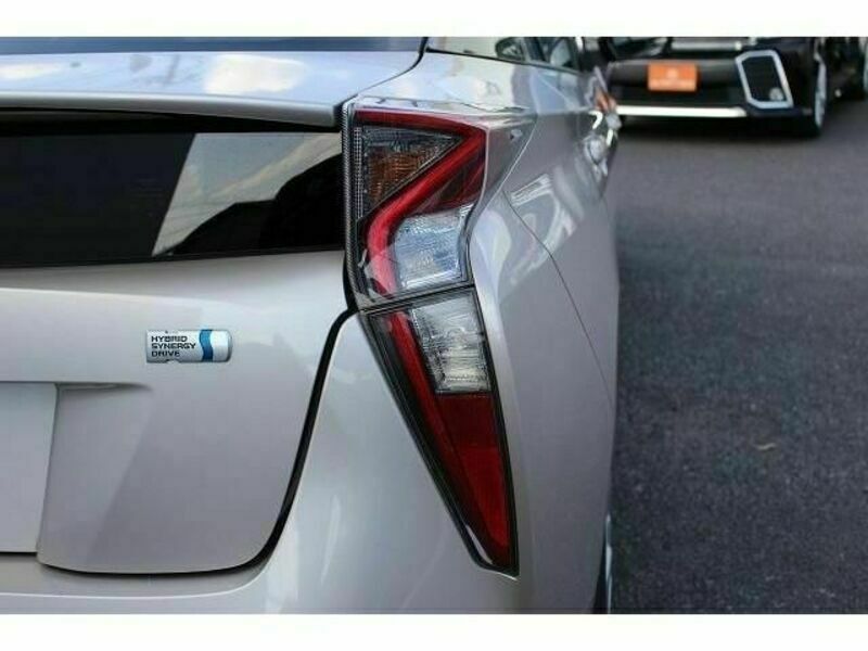 PRIUS-11