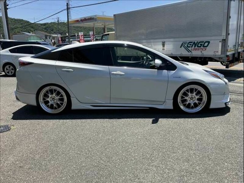 PRIUS-3