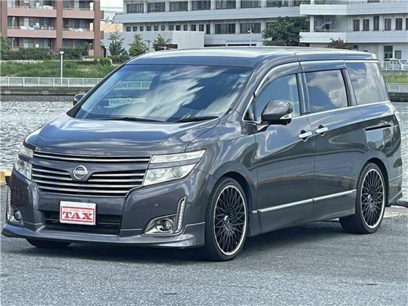 NISSAN　ELGRAND