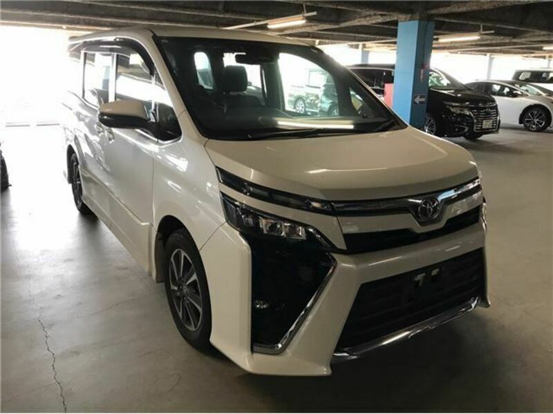 TOYOTA　VOXY