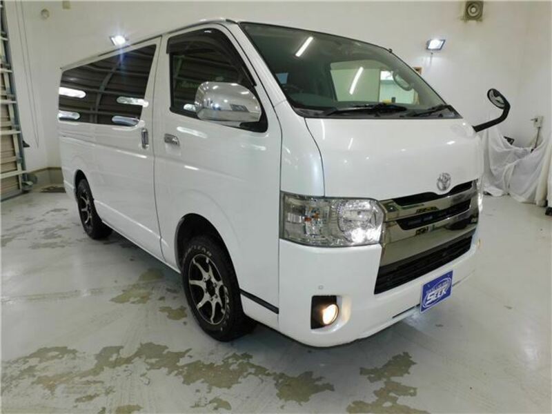 TOYOTA　HIACE