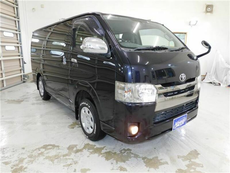 TOYOTA　HIACE