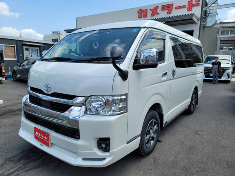 TOYOTA　HIACE