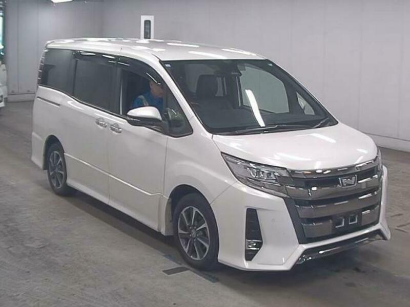 TOYOTA　NOAH