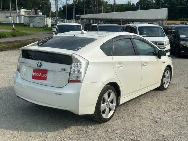 PRIUS-13