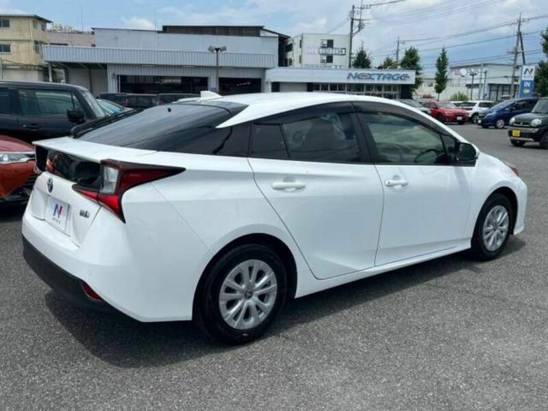 PRIUS-17