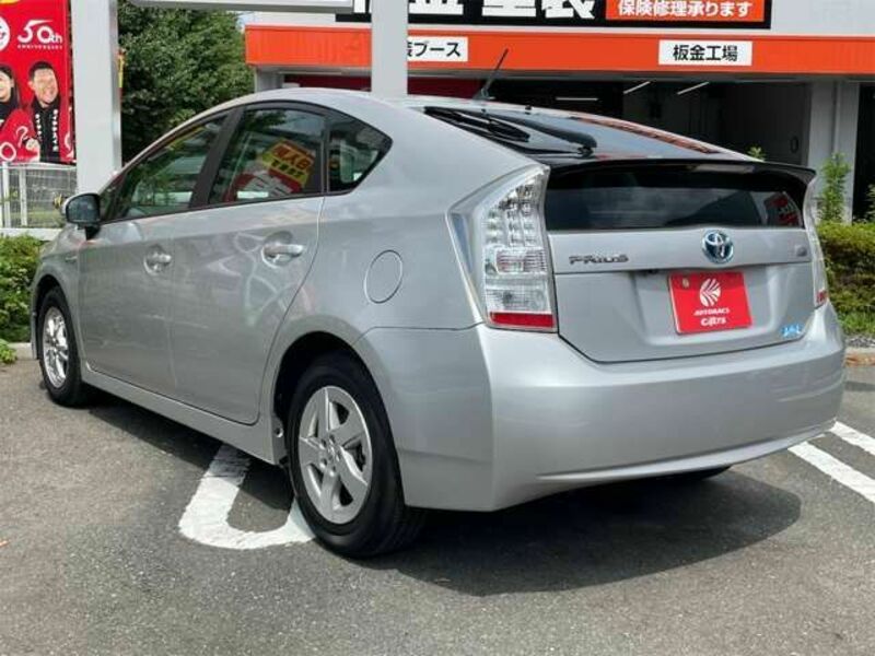 PRIUS-16