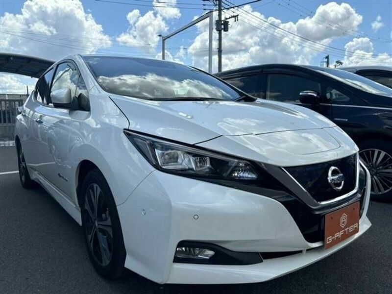 NISSAN　LEAF