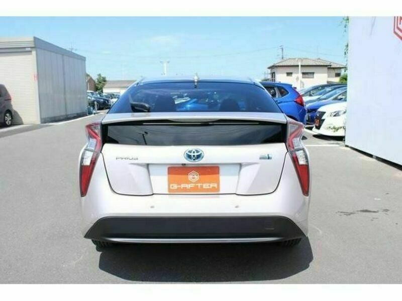 PRIUS-8