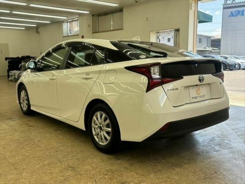 PRIUS-17