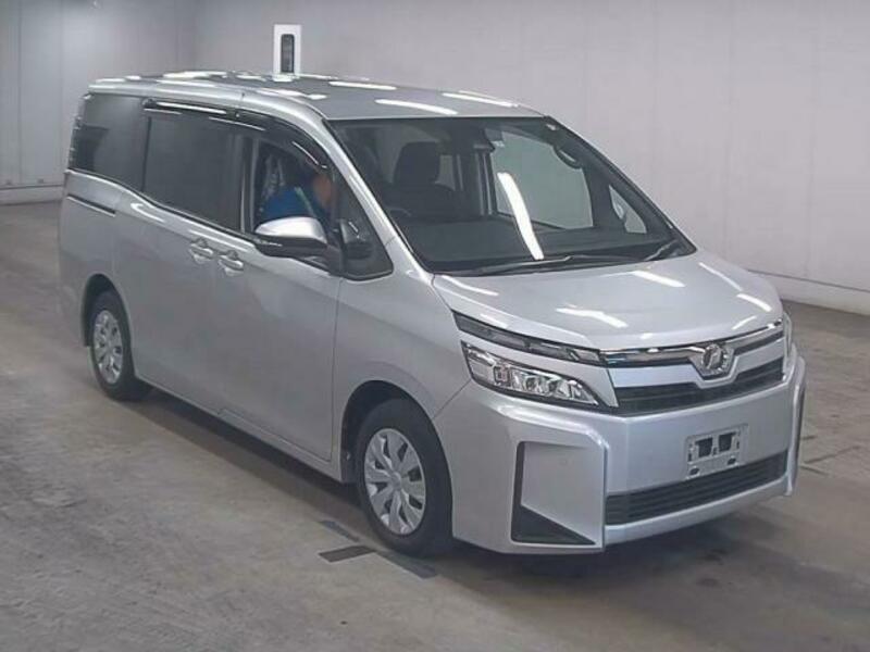 TOYOTA　VOXY