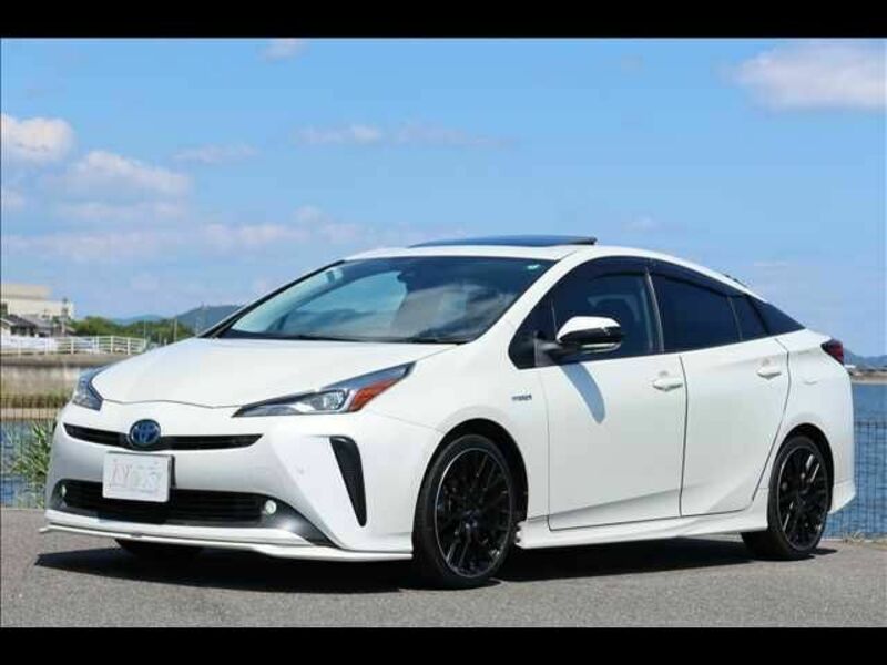 TOYOTA　PRIUS