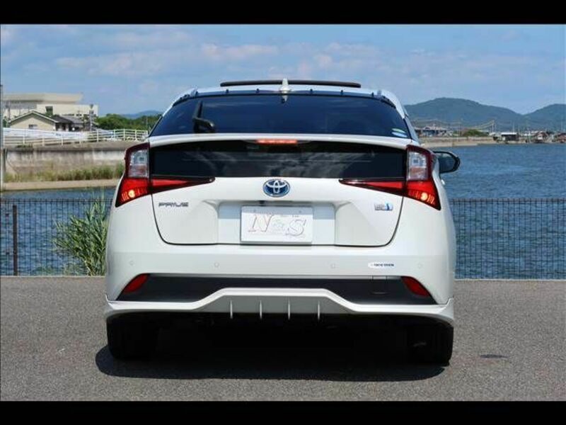 PRIUS-4