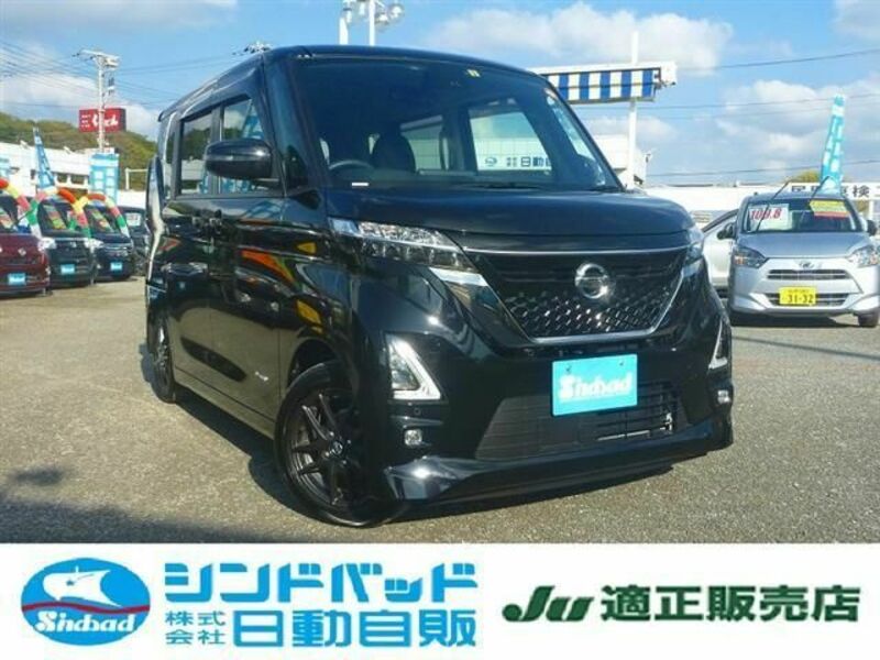 NISSAN　ROOX