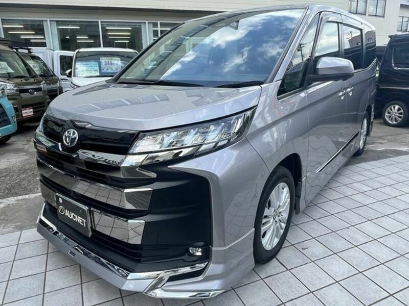 TOYOTA　NOAH