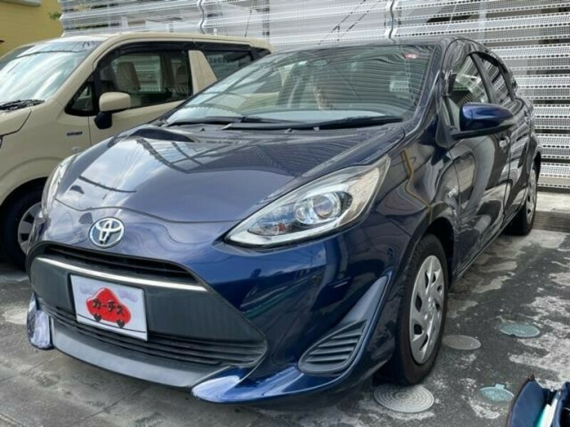 TOYOTA　AQUA